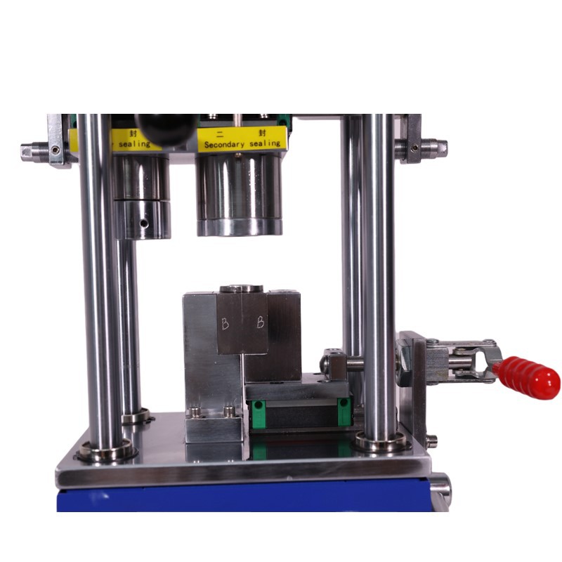 Battery sealing machine Battery sealing machine